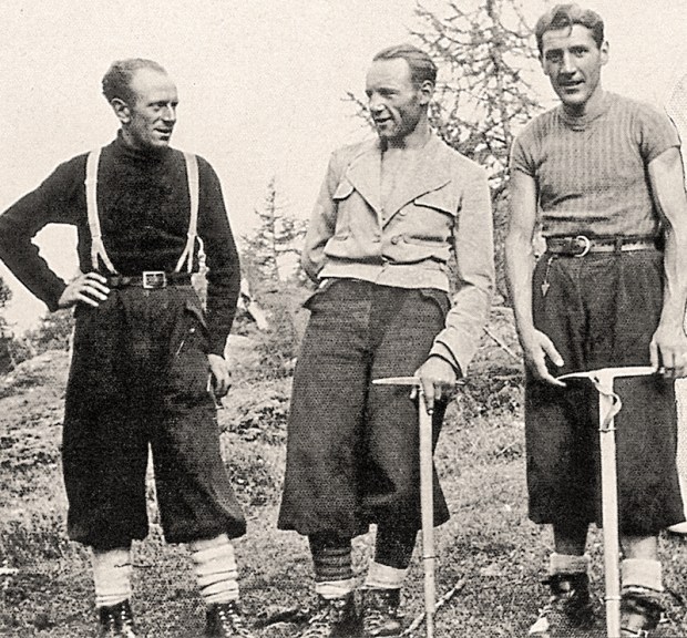 Ugo-Tizzoni-(a-destra),-Riccardo-Cassin-e-Gino-Esposito-al-ritorno-dalla-parete-nord-della-Walker,-Grandes-Jorasses