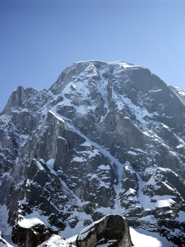16 aprile 2011 La parete Nord del Cengalo con al suo centro la via Scipione-Borghese prima dei mastodontici crolli CREDIT Alberto de Bernardi